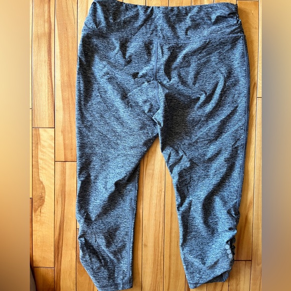 (2/$50) Bench Legging Capris - Picture 2 of 5